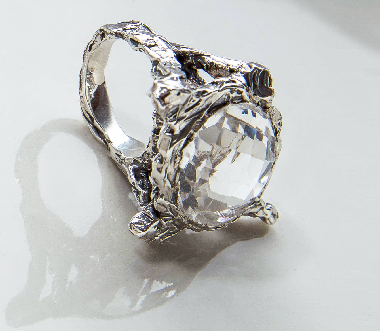Dripping gothic ring,close up perspective view,crystal