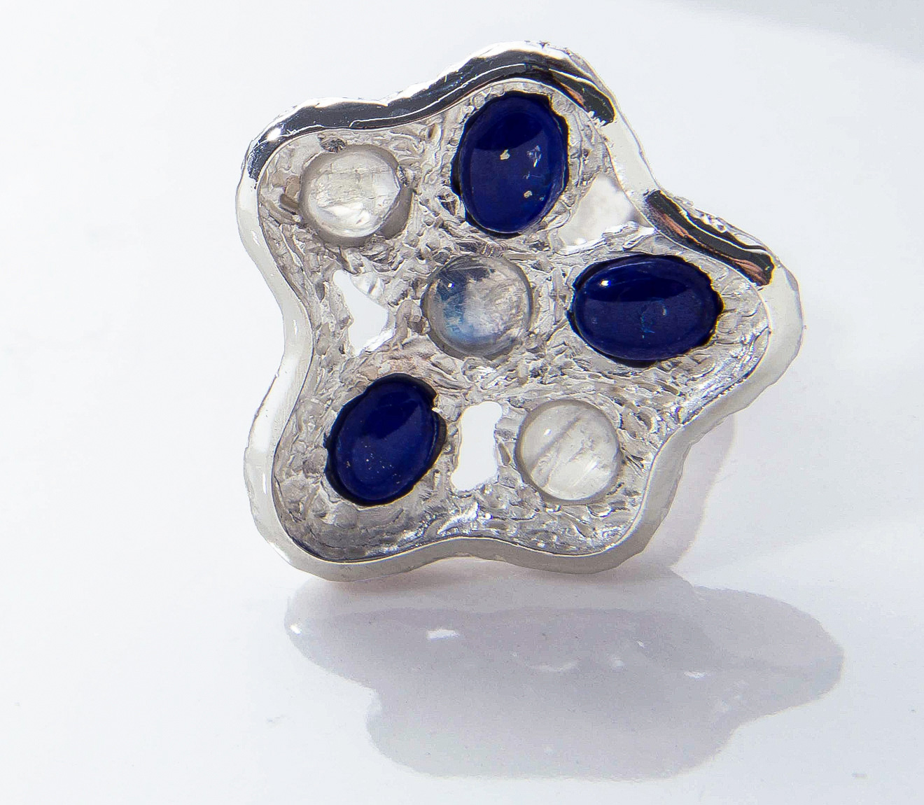 Corolla ring,close up view,lapis lazuli,moonstone
